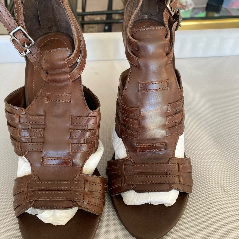 Gianni Bini brown heel